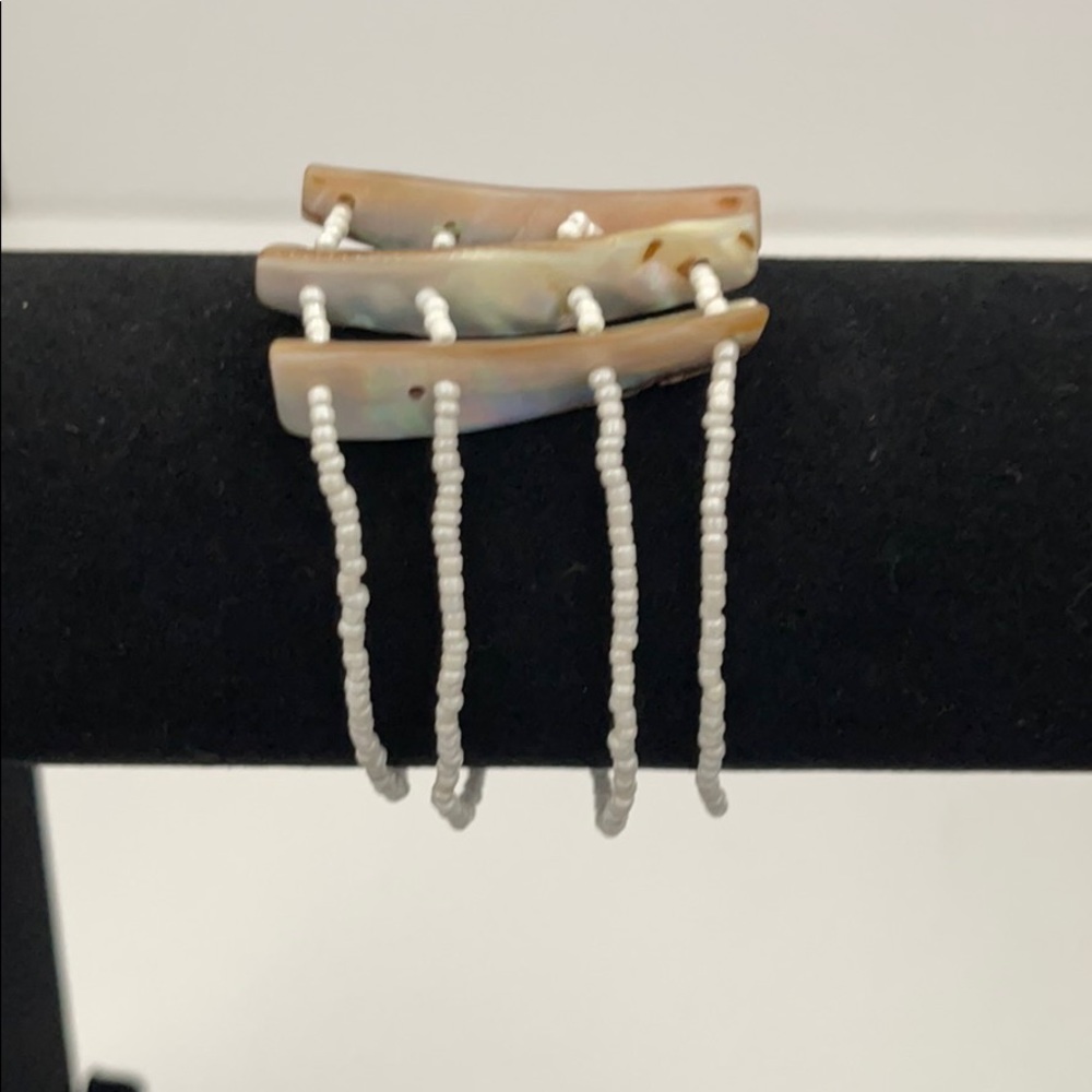 Artisan White Beaded Shell Bracelet with stretch - Picture 3 of 4